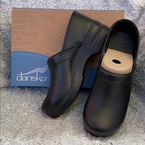 NIB Dansko Professional Black Cabrio 42w